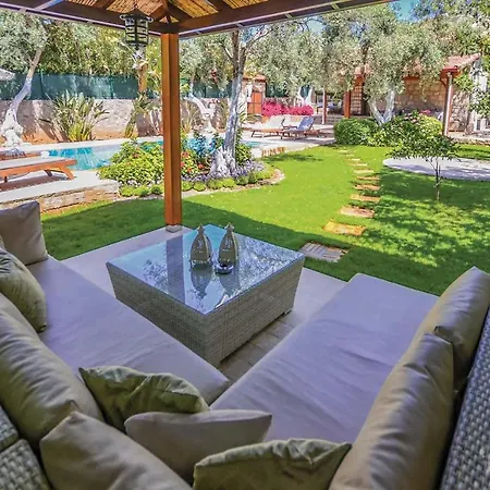 Sleeps 4 Air Con Wifi بيتيس